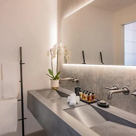 Conrad By Metropole 4*